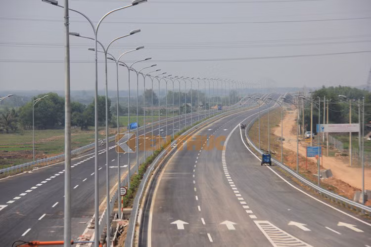 Ông Lê Mạnh Hùng, Giám đốc Ban quản lý đường cao tốc TP HCM - Long Thành - Dầu Giây, việc đưa 20km đường cao tốc vào sử dụng sẽ rút ngắn được thời gian từ TP HCM đi Vũng Tàu, đặc biệt sẽ không phải đi qua tuyến xa lộ Hà Nội - QL1A (dài hơn 20km) vốn là nỗi ám ảnh về tình trạng ùn tắc, tai nạn giao thông.