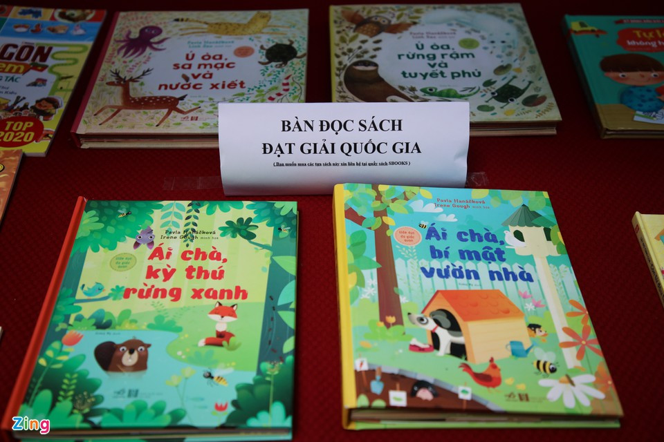 "Thật không dễ có thể tìm được cùng lúc nhiều đầu sách cho thiếu nhi đặc sắc như thế này. Chúng tôi đã tổng hợp danh sách tác phẩm được xem là tinh hoa chắt lọc qua nhiều lần tuyển chọn và sẽ đưa vào mảng nội dung của tủ sách gia đình", ông Lê Hoàng bày tỏ.