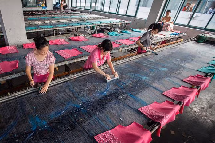 Điều kiện làm việc tồi tệ cùng với mức lương ít ỏi đã khiến ngành thời trang nhanh bị chỉ trích là nơi sinh ra những "nô lệ hiện đại".