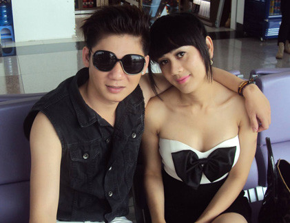 Thời gian gần đây, Lâm Chi Khanh đang rất hạnh phúc trong công việc lẫn tình yêu khi xuất hiện ở đâu cô cũng luôn nhận được sự đưa đón, “hộ tống” của bạn trai.