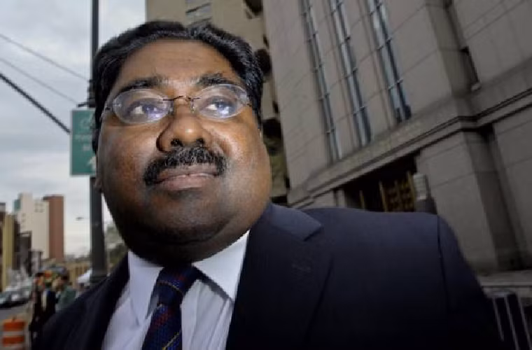 Cựu tỷ phú Sri Lanken, Raj Rajaratnam, làm việc cho tập đoàn Galleon, một công ty quản lý quỹ đầu tư. Công ty đóng cửa đột ngột vào tháng 10/2009, khi Rajaratnam bị bắt vì nghi ngờ giao dịch nội gián. Năm 2011 ông bị kết án 11 năm tù, phạt hơn 92 triệu USD, án tù của ông được cho là dài nhất trong lịch sử giao dịch nội gián.