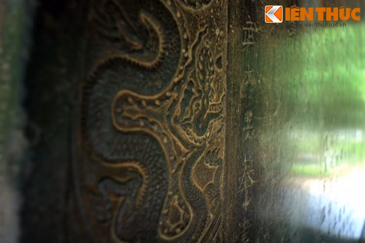 Giới chuyên gia đánh giá, bia Vĩnh Lăng là tấm bia “độc nhất vô nhị”, vừa mang tính giáo dục truyền thống cho hậu thế, vừa là tài liệu quý khi nghiên cứu về nghệ thuật trang trí, điêu khắc dưới thời Lê Sơ.