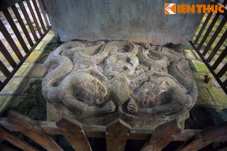 Bia được khắc chữ cả hai mặt. Nội dung văn bia nói về cuộc đời, sự nghiệp của vua Lý Nhân Tông và Thái úy Lý Thường Kiệt, đồng thời phản ánh triết lý duyên khởi của Phật giáo và tình hình Phật giáo thời Lý.