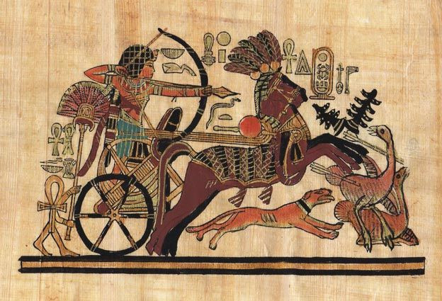 Nhiều trận đánh lớn của người Ai Cập cổ có sự tham gia quan trọng của xe ngựa kéo, và loại vũ khí này đã được khắc họa trên nhiều tác phẩm nghệ thuật của nền văn minh Ai Cập.