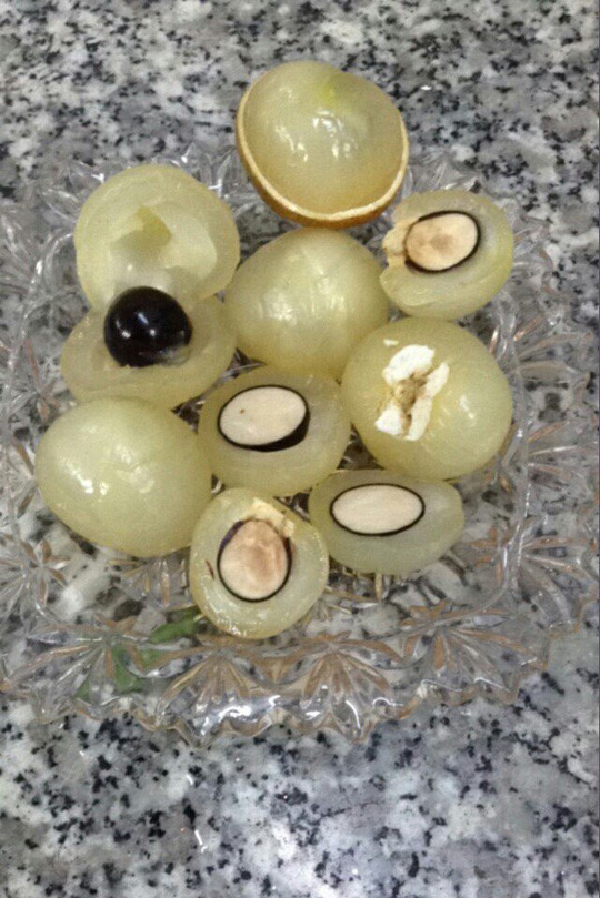 Thanh nhãn có cơm dày, ráo nước, vị ngọt thanh, hạt nhỏ.