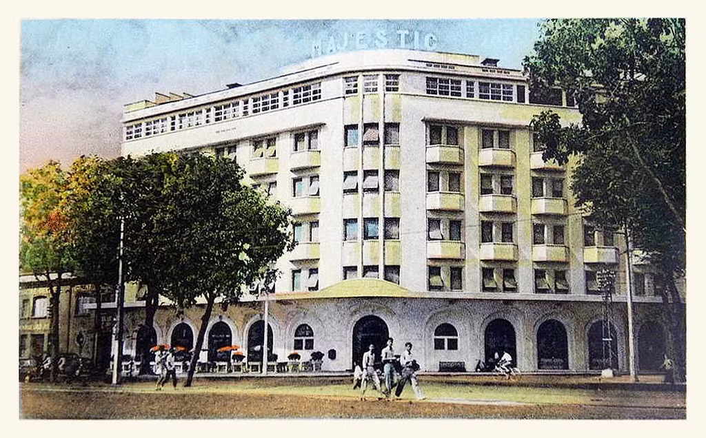 Trong các năm 1994 và 2007, khách sạn được sửa chữa theo lối kiến trúc châu Âu thời Phục hưng, nâng tầng và bổ sung nhiều hạng mục khác như quầy bar, phòng họp quốc tế…