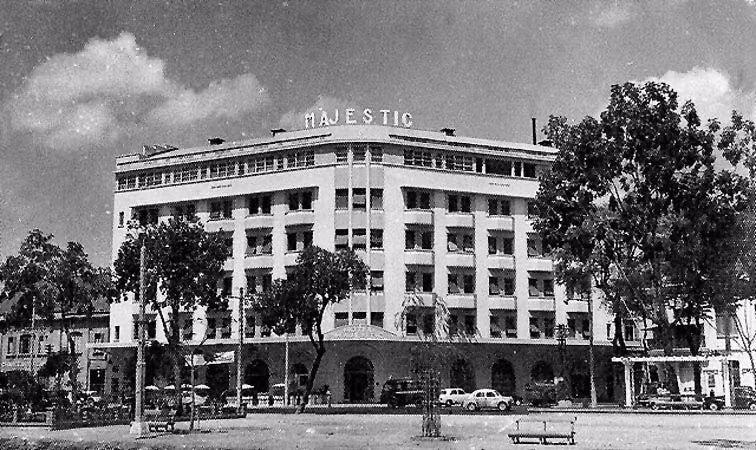 Trong hơn một thập kỷ qua, khách sạn Majestic đã đón tiếp nhiều nhân vật quốc tế quan trọng như Tổng thống Pháp Mitterrand, Thái tử Nhật Akishino, Thủ tướng Singapore Lý Hiển Long, Thái tử Đan Mạch Henrick, Thái tử Anh, Công chúa Thái Lan...