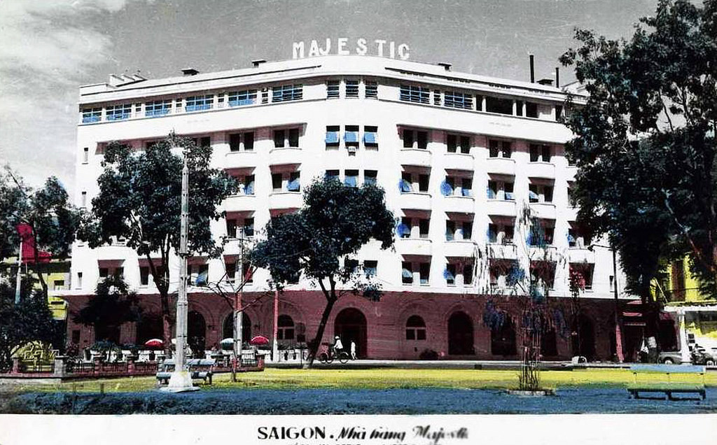 Sau khi đất nước thống nhất, Majestic Hotel đổi tên là Khách sạn Cửu Long, nhưng tên giao dịch vẫn là Majestic, thuộc quyền quản lý của Sở Du lịch Thành phố Hồ Chí Minh.