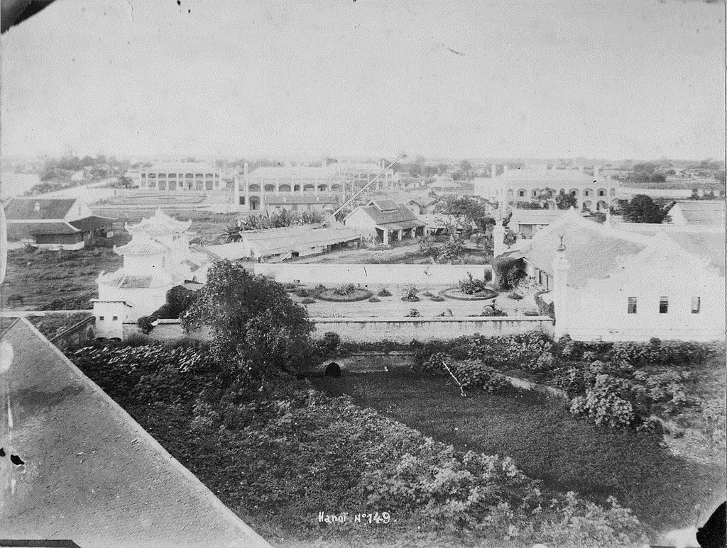 Một bức ảnh chụp chùa Báo Ân từ trên cao, thập niên 1890.