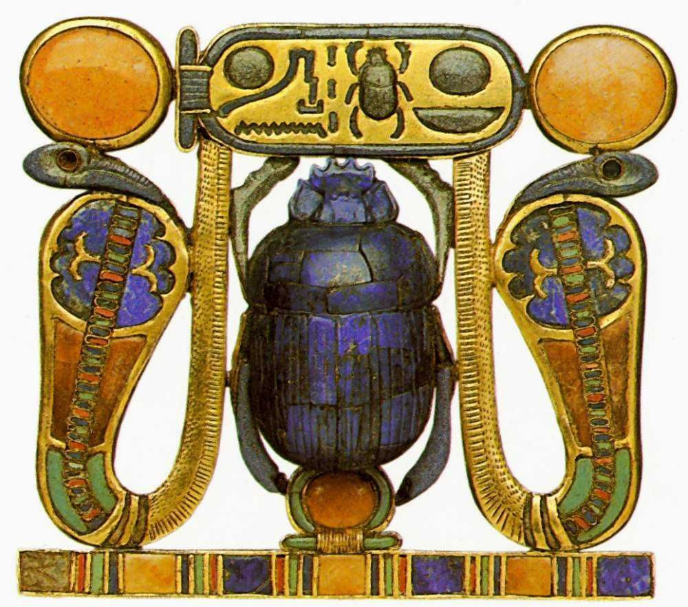 Chúng thậm chí còn được khắc vẽ hình trên các đồ vật và đặt trên các xác ướp để chống lại ma quỷ.