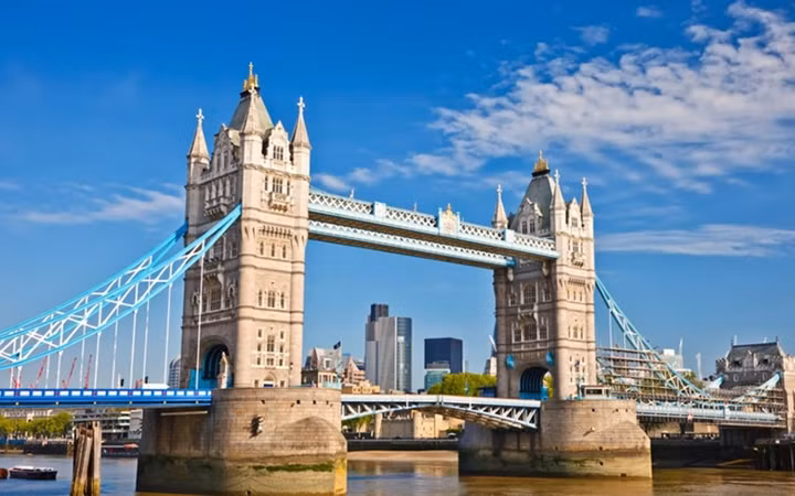 Anh có 54 tỷ phú năm 2018, giảm 2% so với năm ngoái. (Ảnh: Shutterstock)