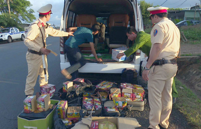 Mua phao hoa dot dip Tet co the bi phat 10 trieu