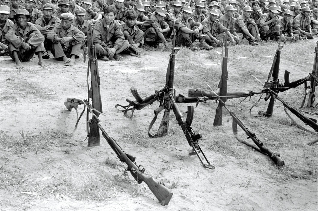 Anlong Veng là vùng rừng núi phía bắc Campuchia. Đây là nơi ẩn náu của lực lượng Khmer Đỏ cùng thủ lĩnh Pol Pot sau khi bị quân đội Việt Nam đánh bại vào năm 1979. Ảnh: Gilles Peress/ Magnum.