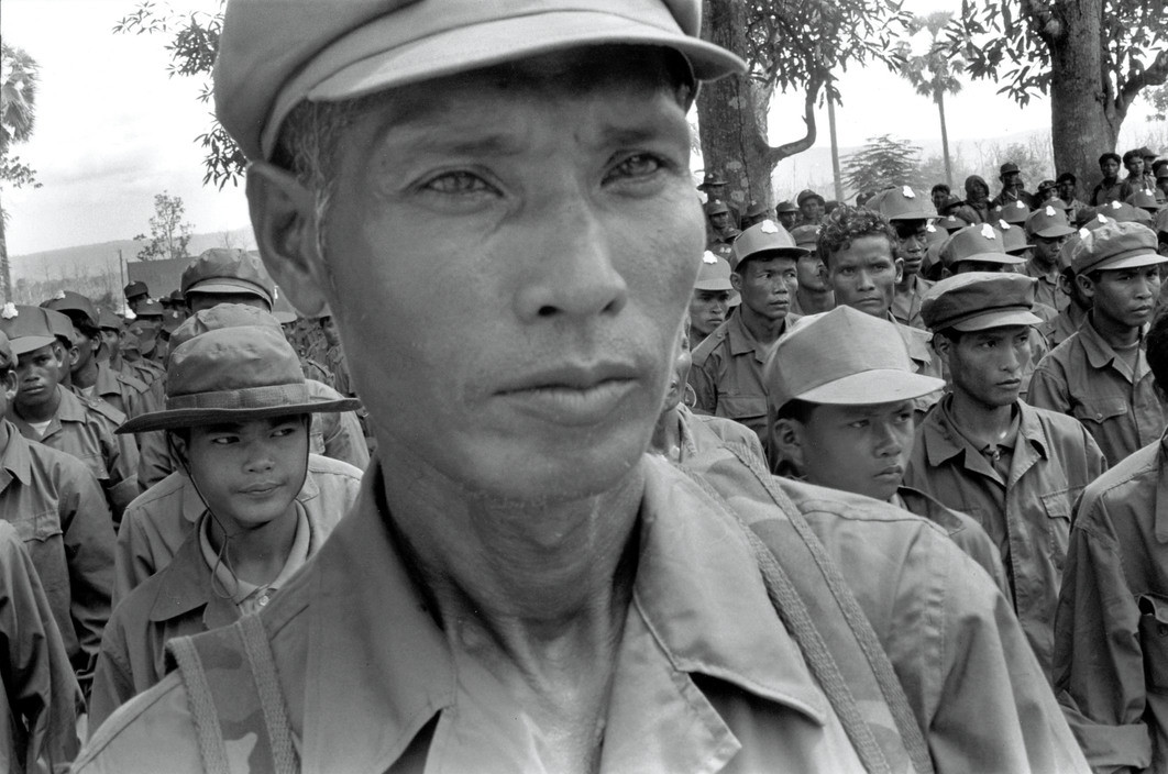 Chân dung một cựu binh Khmer Đỏ trong ngày giã từ vũ khí. Ảnh: Gilles Peress/ Magnum.