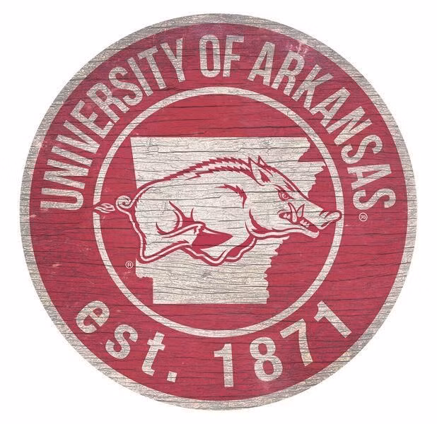 Cũng tại Mỹ, một số trường phổ thông (sơ, trung và cao cấp) cũng như trường đại học có các con vật lấy phước là lợn hay tương tự như lợn. Đáng chú ý nhất trong số này là Đại học Arkansas với con vật lấy phước của đội thể thao của trường là một con lợn lòi. Mời quý độc giả xem video: Đi tìm Tết Việt. Nguồn: VTC14.