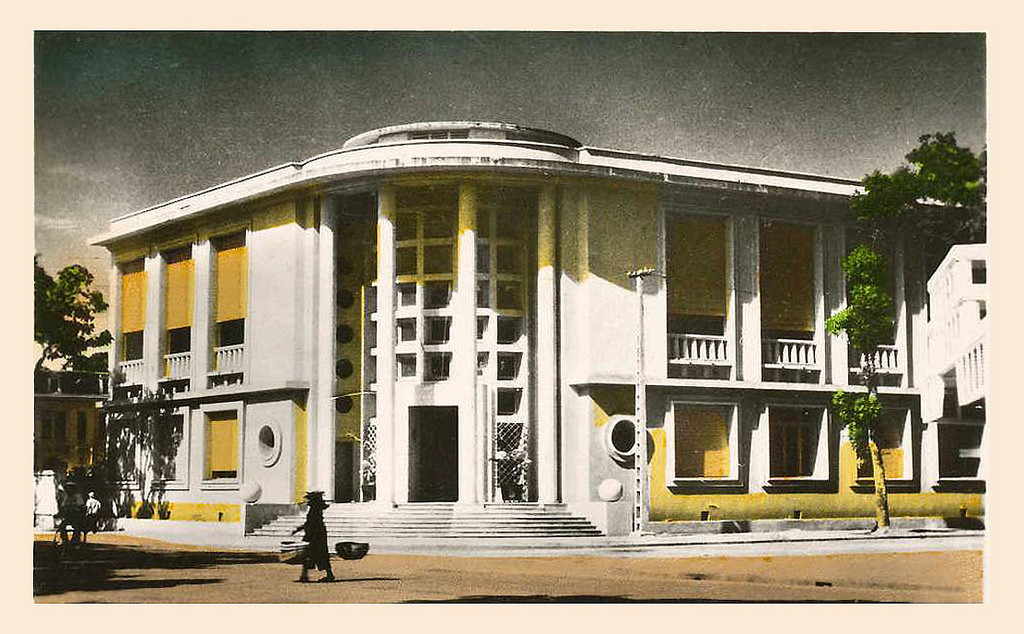 Phòng Thương Mại và Nông Nghiệp trên đại lộ Francis Garnier, nay là phòng Bưu điện quốc tế của Bưu điện Hà Nội ở góc Đinh Lễ - Đinh Tiên Hoàng.