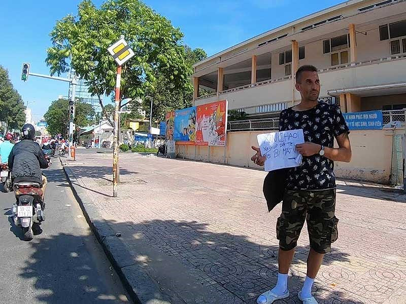 Rac roi viec xu ly nguoi nuoc ngoai 