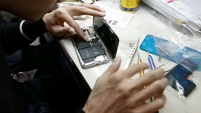 Linh kiện có thể được ghép nối với nhau bằng những dụng cụ cơ bản.