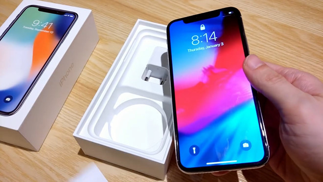 Đến đây, chiếc iPhone X hàng dựng nguyên hộp đã được hoàn thành. Trong hộp sẽ chứa đầy đủ máy, phụ kiện và sách hướng dẫn sử dụng.