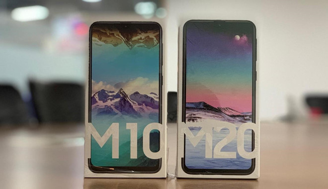 Tại Ấn Độ, Galaxy M10 và M20 được bán online độc quyền qua Amazon. Galaxy M10 có giá 7.990 INR (khoảng 112 USD) cho phiên bản RAM 2 GB, bộ nhớ trong 16 GB và 8.990 INR (khoảng 126 USD) cho bản RAM 3 GB, bộ nhớ trong 32 GB. Galaxy M20 có giá 10.990 INR (khoảng 154 USD) cho phiên bản RAM 3 GB, bộ nhớ trong 32 GB và 12.990 INR (khoảng 183 USD) cho bản RAM 4 GB cùng bộ nhớ 64 GB.