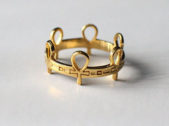 Ngày nay, Ankh đã trở thành một biểu tượng văn hóa đương đại, xuất hiện trong nhiều tác phẩm nghệ thuật, điện ảnh, thời trang.