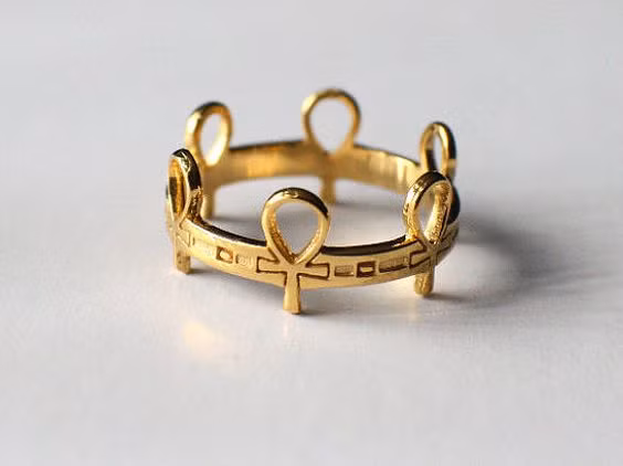 Ngày nay, Ankh đã trở thành một biểu tượng văn hóa đương đại, xuất hiện trong nhiều tác phẩm nghệ thuật, điện ảnh, thời trang.