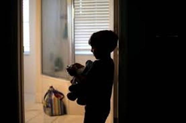 Dang an ai ma con vo tinh nhin thay, ban se lam the nao?