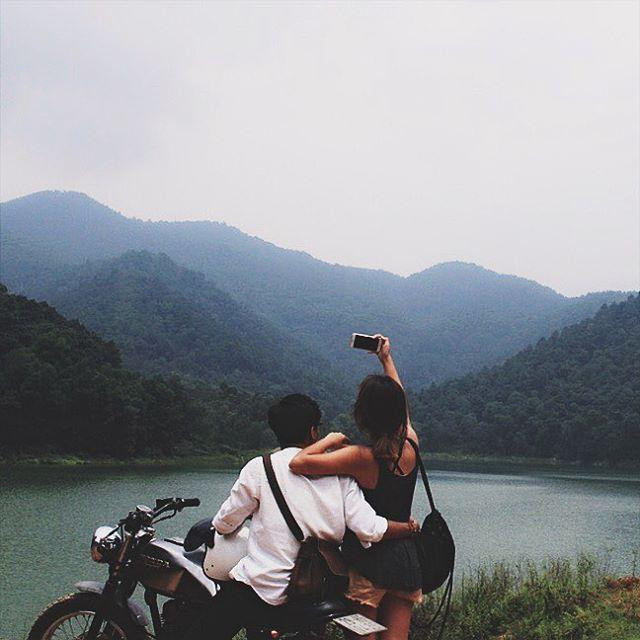 Thời gian đi từ trung tâm Hà Nội tới chân núi Hàm Lợn bằng xe máy mất tầm 1 – 1,5 tiếng đồng hồ, đường thẳng, rộng rất dễ đi. Ảnh: My Tour.