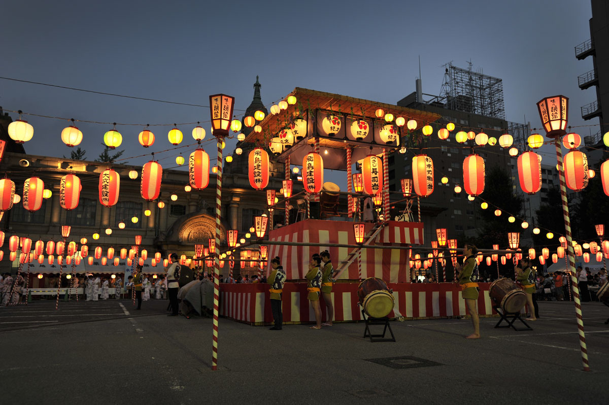 Theo quan niệm của người Nhật, ý nghĩa của lễ hội Obon là: "Linh hồn của những người đã khuất sẽ quay trở về trần thế", tương tự như ngày rằm tháng bảy, ngày Xá tội vong nhân ở Việt Nam. Ảnh: Festival Sherpa.