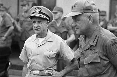 Phục vụ trong hải quân Mỹ từ năm 1931–1972, ông John S. McCain, Jr. đã tham gia cả ba cuộc chiến tranh lớn nhất của Mỹ trong thế kỷ 20 là Thế chiến II, chiến tranh Triều Tiên và chiến tranh Việt Nam. Ảnh: Getty.