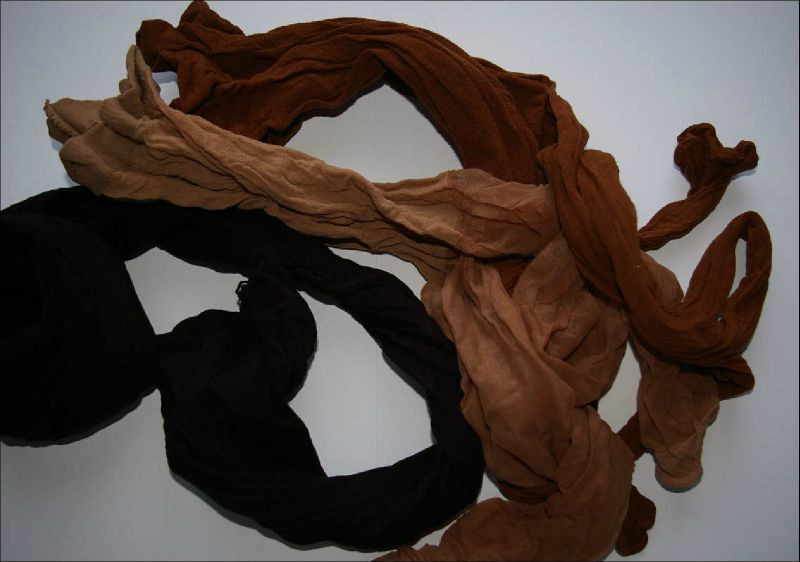 Đặc biệt, các nạn nhân đều thiệt mạng do bị siết cổ bằng hung khí là chiếc tất lụa. Ảnh: Cahierjosephine.