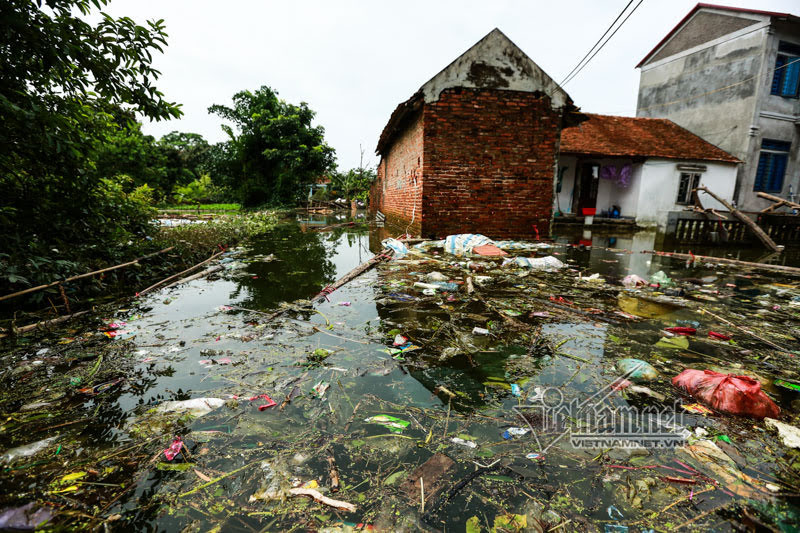 Ngap lut o Chuong My: Khon don rac tran vao nha