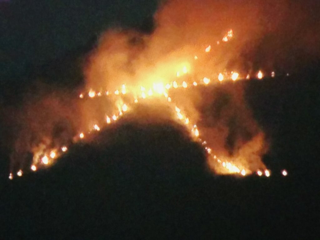 Mỗi đám lửa sẽ được thắp sáng trong vòng 30 phút theo thứ tự lần lượt kể trên. Những ngọn lửa kế tiếp được đốt sau mỗi 5 hay 10 phút. Ảnh: Things to do in KYOTO.