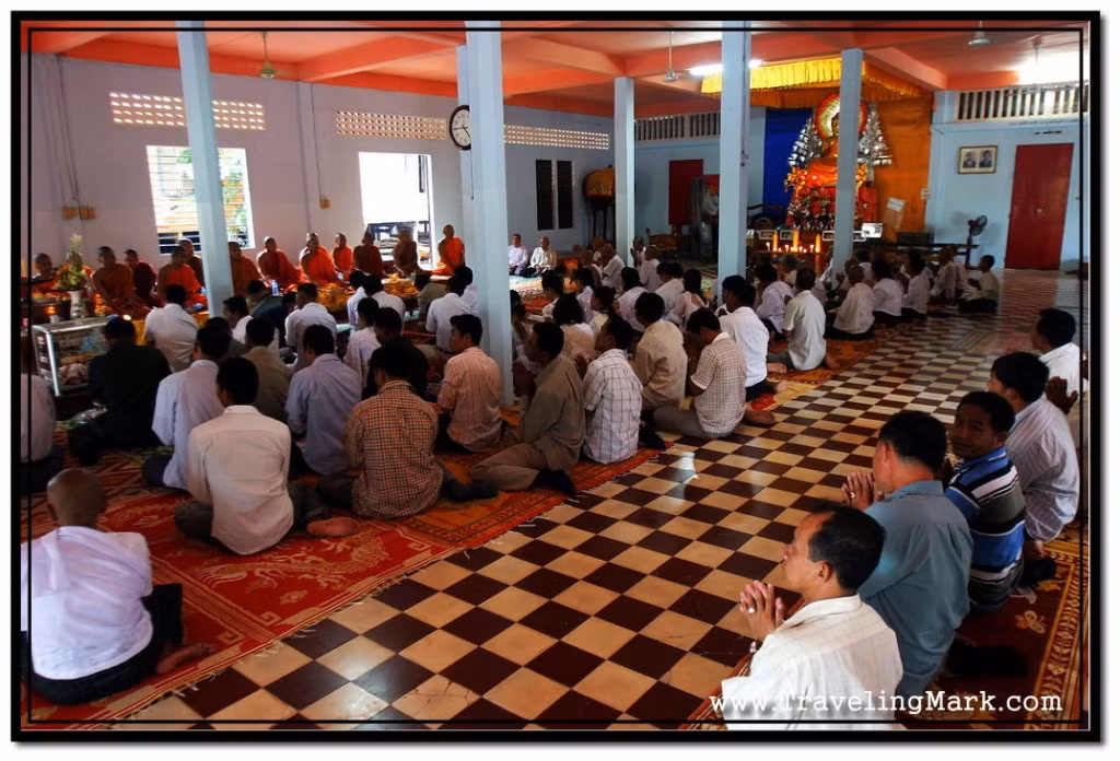 14 ngày đầu tiên của tháng Pheakta Bot được gọi là Kan Ben (quan sát lễ hội) và ngày thứ 15 được gọi là ngày Pchum Ben, là ngày chính hội. Đây cũng là ngày cuối cùng trong ba tháng an cư tịnh tu của chư tăng. Ảnh: Traveling Mark.