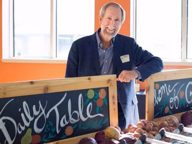 Ban toan thuc pham sap “het dat” ma van nuom nuop khach