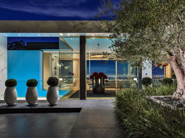 Các đại lý niêm yết của ngôi nhà, Rayni và Branden Williams, nói rằng con số 59,9 triệu đô là vẫn còn khá rẻ so với dinh thự này.