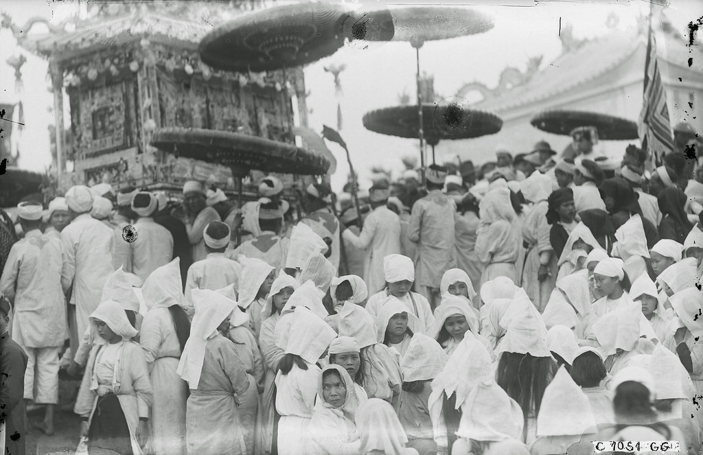 Quan tài được rước đến khu lăng mộ của gia đình ông Tổng đốc ở Chợ Đồn (Bắc Kạn).