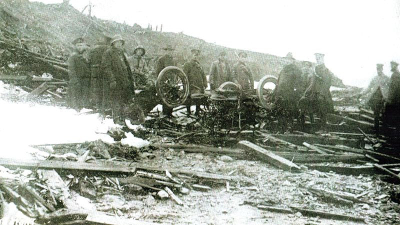 Vụ nổ còn gây ra trận sóng thần lớn tại cảng và bẻ cong tất cả các tuyến đường sắt cũng như thổi gãy cây cối trong khu vực.