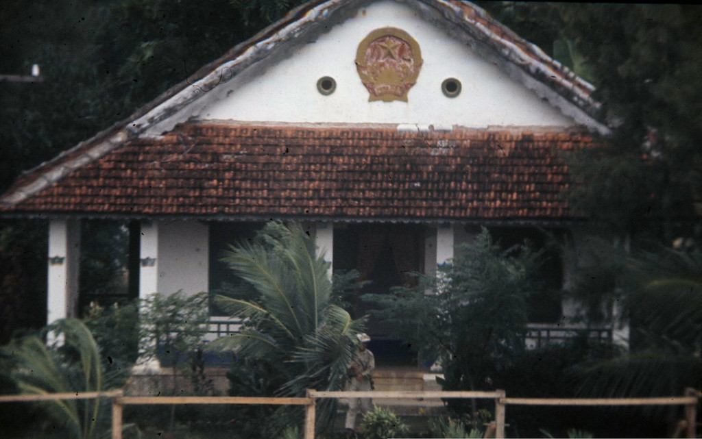 Đồn công an của Việt Nam Dân chủ Cộng hòa tại đầu cầu phía Bắc.