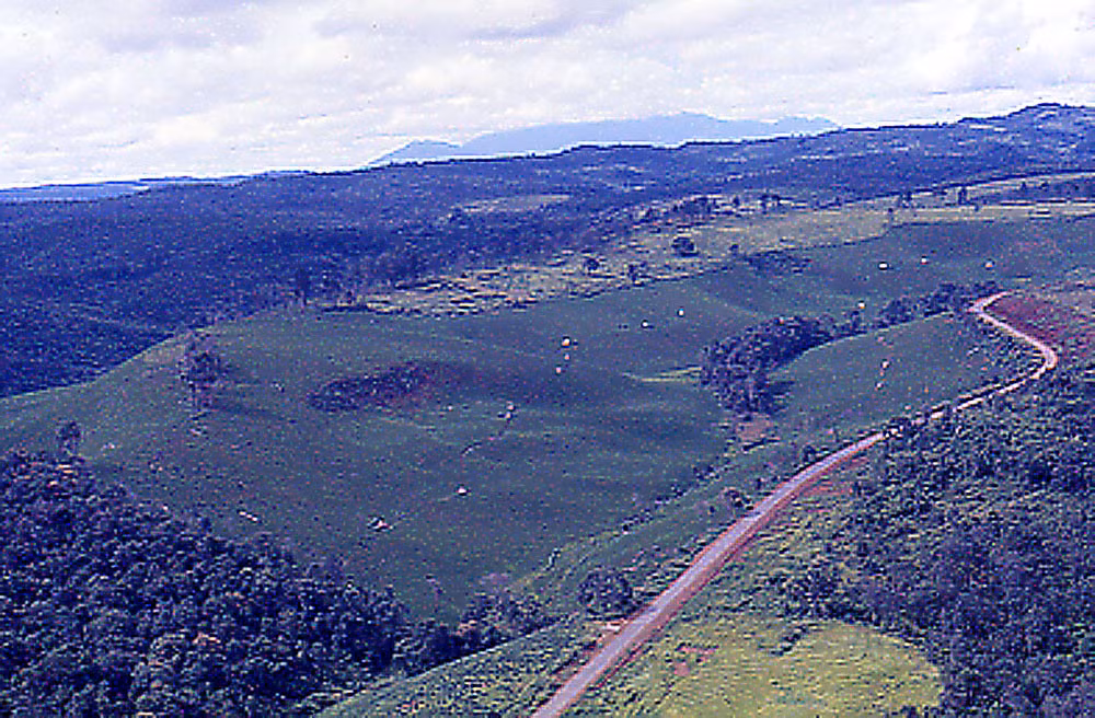 Quốc lộ 20 ở Bảo Lộc nhìn từ máy bay.