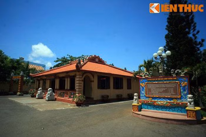 3. Được xây dựng vào năm 1820, đình Thắng Tam là ngôi đình cổ nổi tiếng bậc nhất TP Vũng Tàu. Đây là nơi thờ Thần Thành Hoàng Bổn Cảnh và các vị thần trong dân gian quan hệ tới nghề nghiệp, sản xuất của một bộ phận lớn cư dân địa phương từ xưa đến nay.