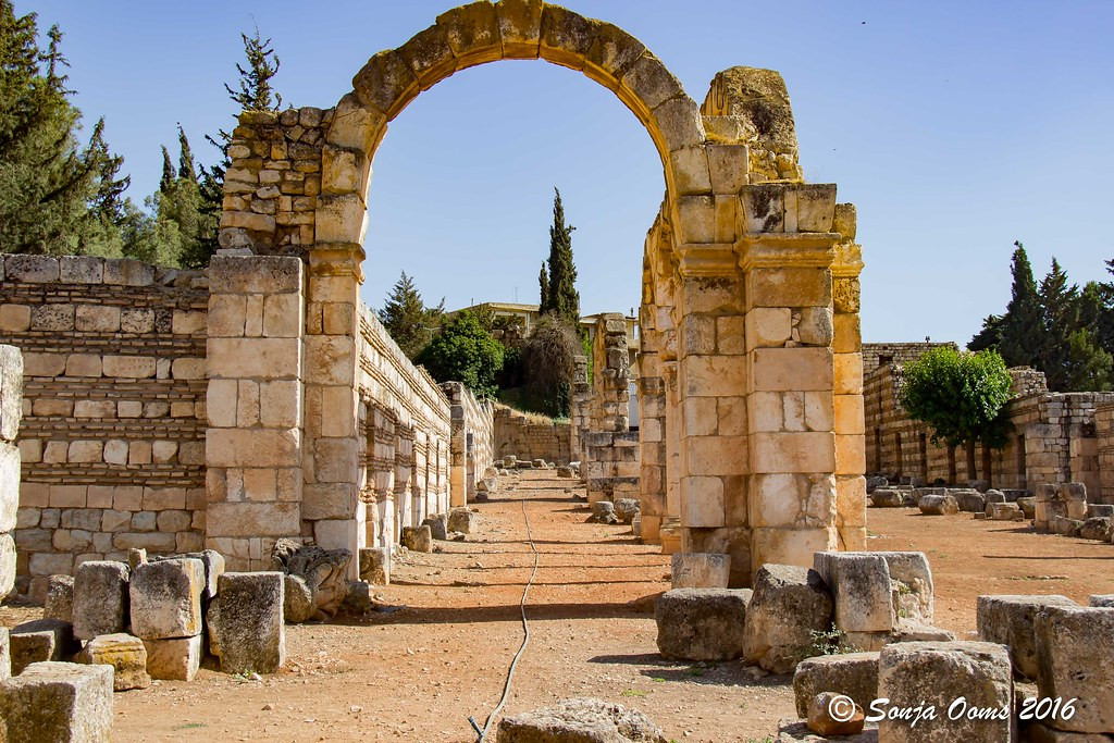 Dù chỉ tồn tại trong khoảng 3 thế kỷ, đế chế Ả Rập đã để lại một di sản lịch sử lớn, ảnh hưởng sâu rộng đến thế giới ngày nay. Nhờ vị trí của mình mà đế chế này đã kết nối các trung tâm văn minh, khiến hàng hóa và tri thức từ nhiều vùng đất được trảo đổi qua lại, thúc đẩy tiến bộ lịch sử.