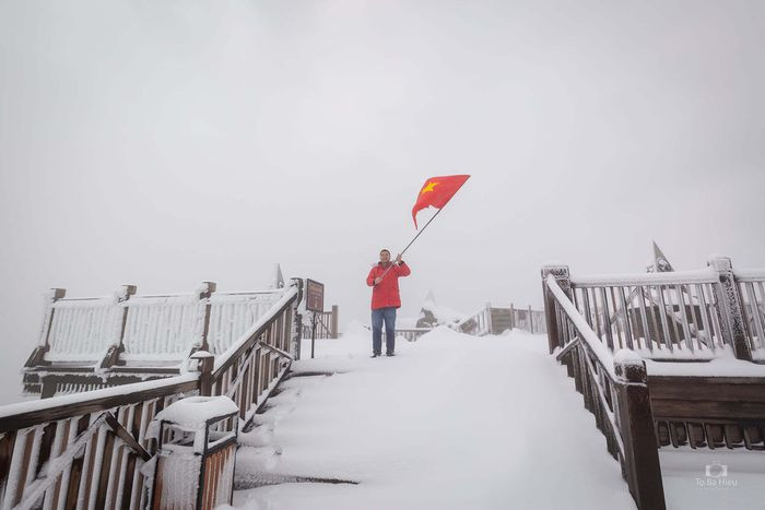 Ùn ùn đặt tour lên Sa Pa, 'ăn ngủ' đỉnh Fansipan chờ 'săn' tuyết - Hình 10 Un un dat tour len Sa Pa, 'an ngu' dinh Fansipan cho 'san' tuyet-Hinh-10