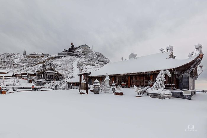 Ùn ùn đặt tour lên Sa Pa, 'ăn ngủ' đỉnh Fansipan chờ 'săn' tuyết - Hình 9 Un un dat tour len Sa Pa, 'an ngu' dinh Fansipan cho 'san' tuyet-Hinh-9