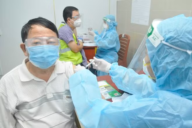 Sang 13/12: Hon 1,05 trieu ca COVID-19 tai Viet Nam da khoi-Hinh-2
