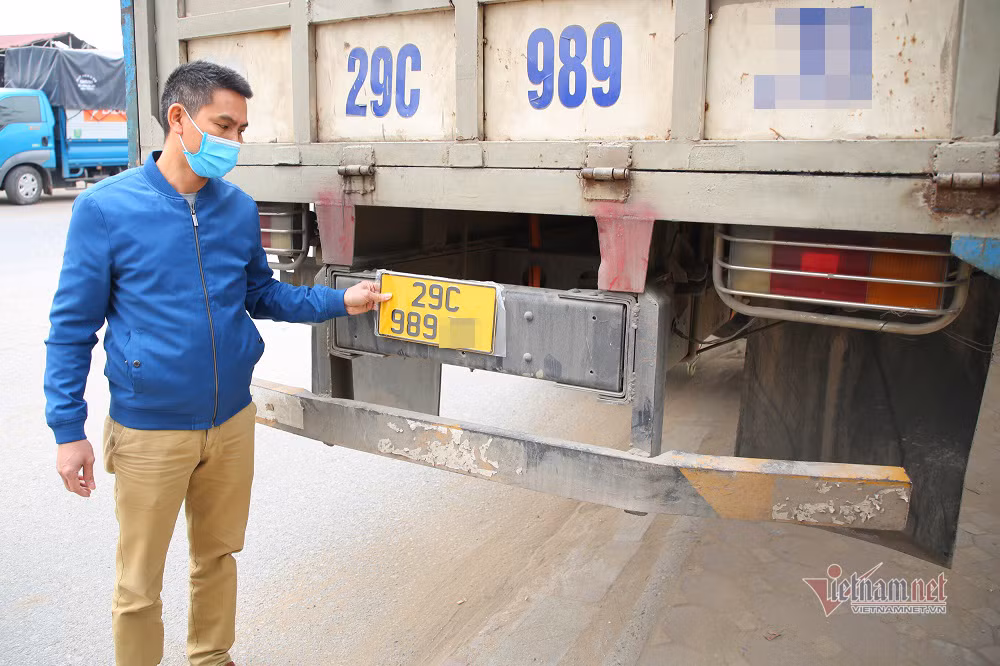 Truoc gio 'G', chu xe kinh doanh van tai 'rong ran' di doi bien so mau vang-Hinh-7