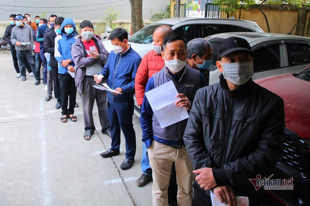 Truoc gio 'G', chu xe kinh doanh van tai 'rong ran' di doi bien so mau vang-Hinh-2