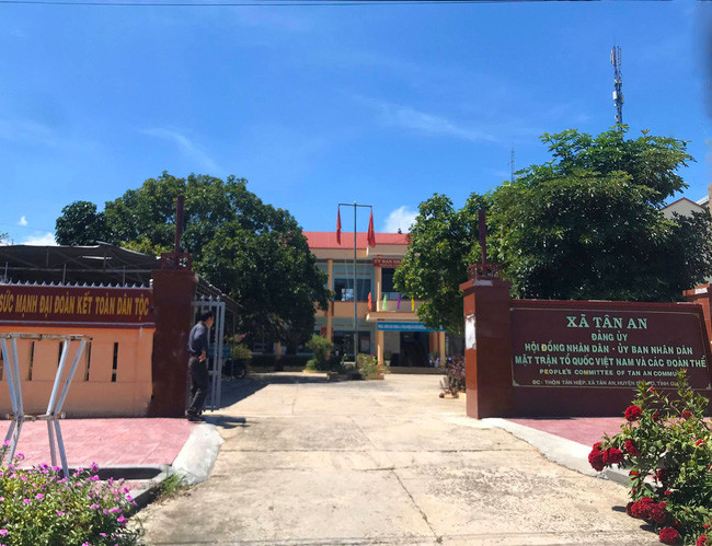 Gia Lai: Dinh chi cong tac ba chu tich xa, thi tran vi de bung dich-Hinh-2