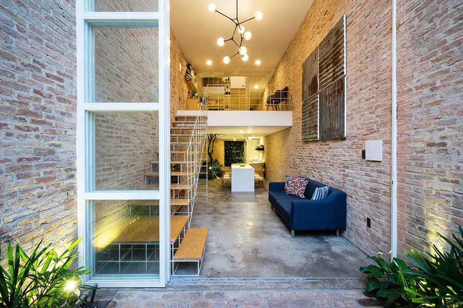 Phòng khách và không gian bếp không có sự ngăn cách.