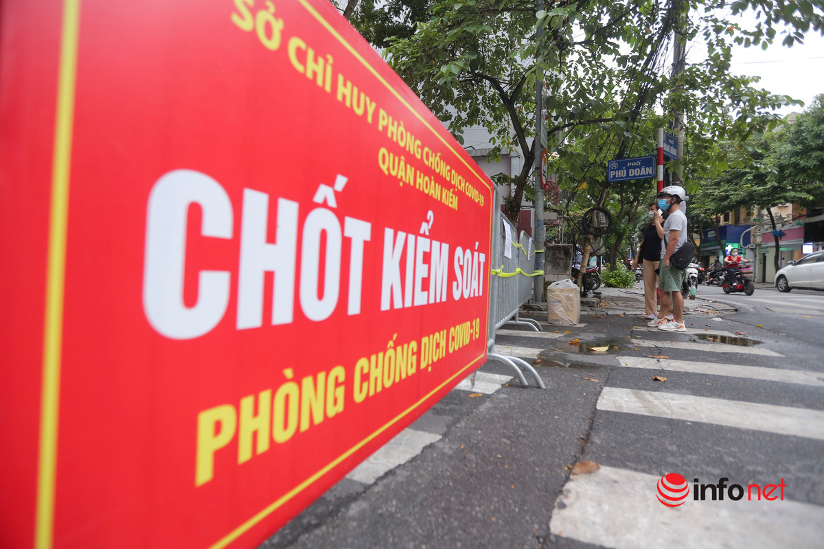 Phong toa nhieu con pho gan BV Viet Duc, khoang 1.000 nguoi nha benh nhan di cach ly